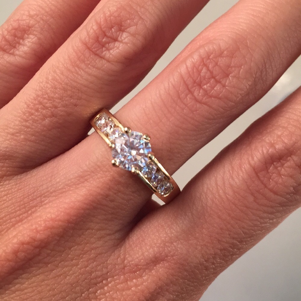 ❤️HP🎉Stunning Simulated Diamond Ring - Picture 2 of 7